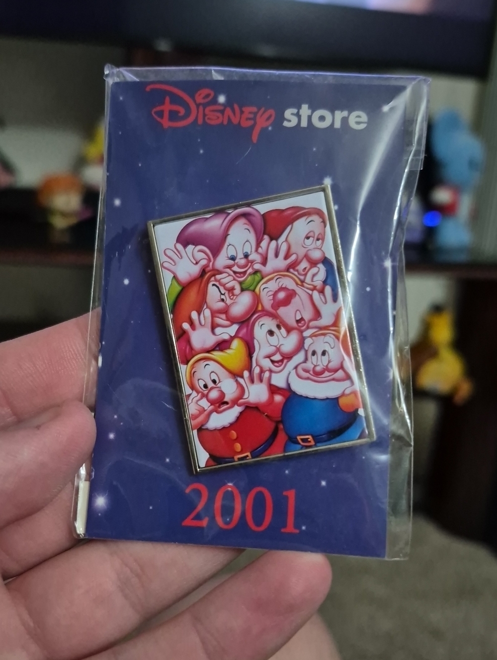 Disney Store 2001 Seven Dwarfs Exclusive Commemorative Pin